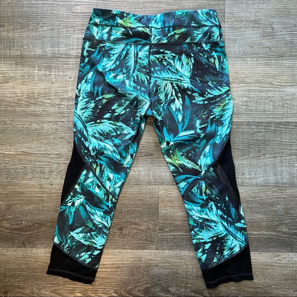 Athleta Napali capri leggings Medium - Picture 9 of 12